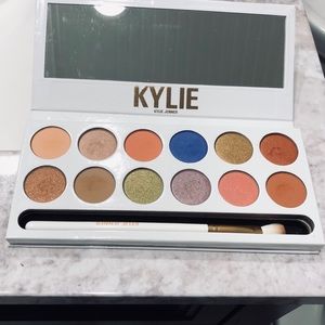 Kylie Cosmetics - Royal Peach Eyeshadow Palette